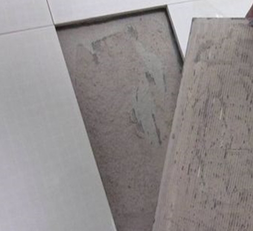 渭南市瓷砖空鼓维修公司分享瓷砖铺贴时如果打浆（即涂抹在瓷砖背面和基层上的砂浆或瓷砖胶）过少，会带来以下问题